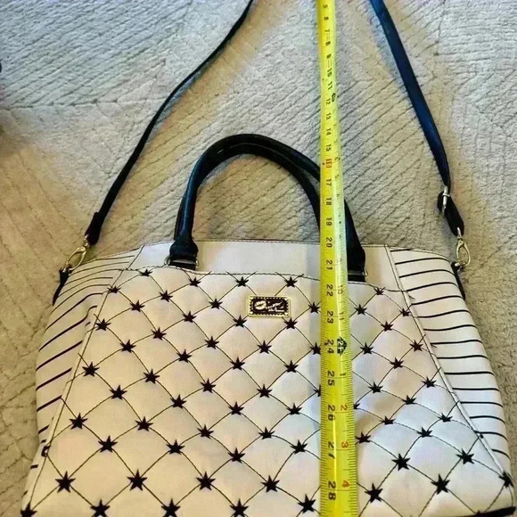 Betsey Johnson large white quilted purse - Picture 6 of 11